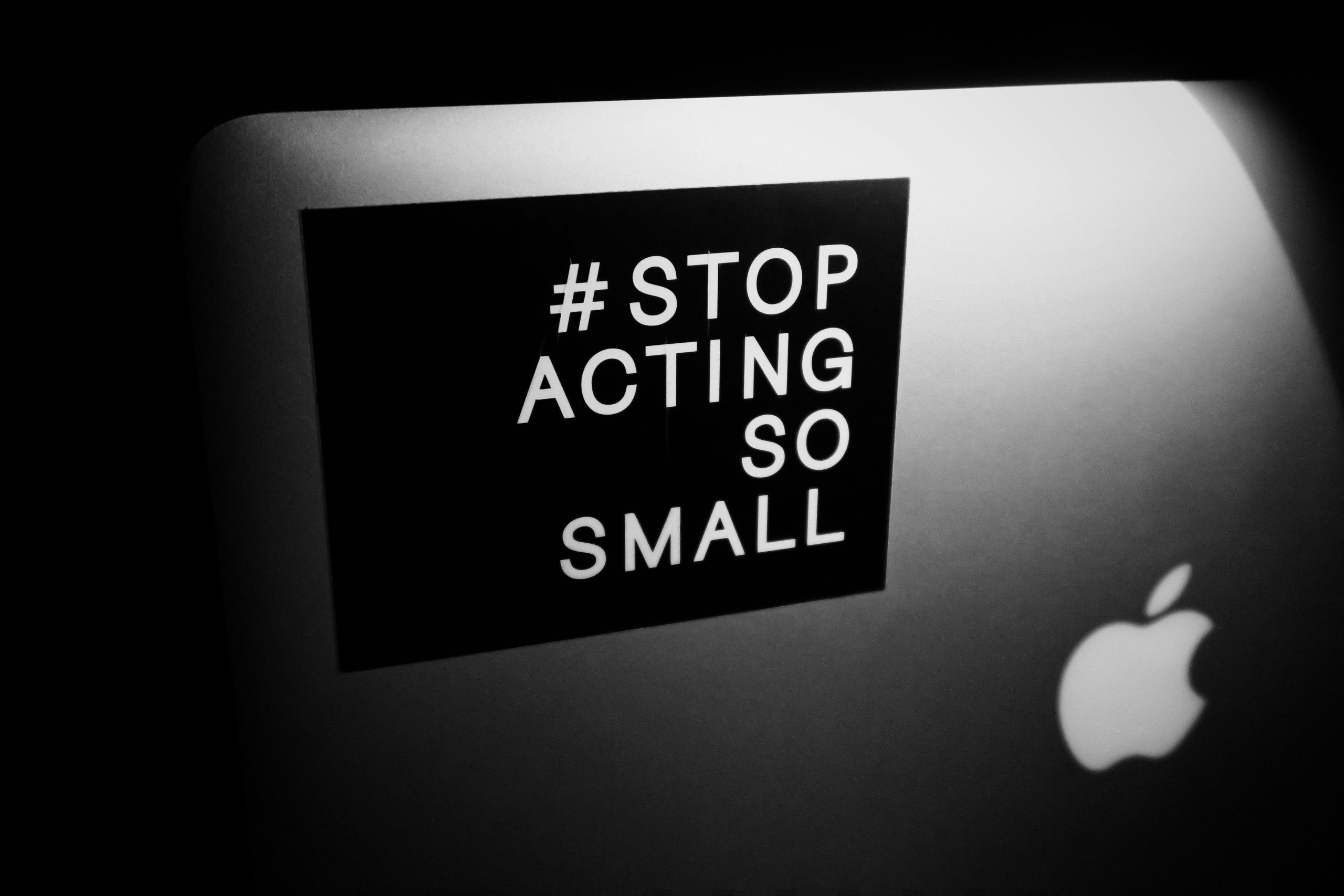 apple-laptop-stop-acting-so-small-hashtag-falirattal